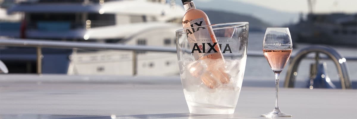 AIX Rosé Weinkühler und Gläser